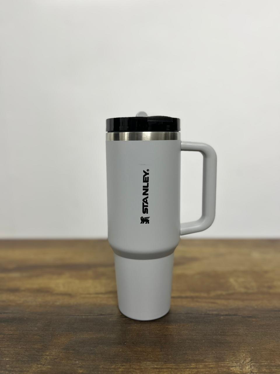 Stanley The FlowState™ Quencher H2.0 Tumbler (40 oz)